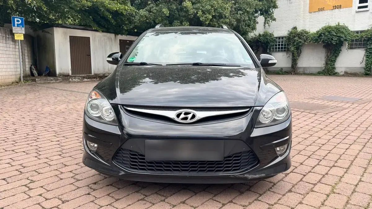 Gebraucht Hyundai i30 109 PS (80 kW) 2012 Schwarz Kombi