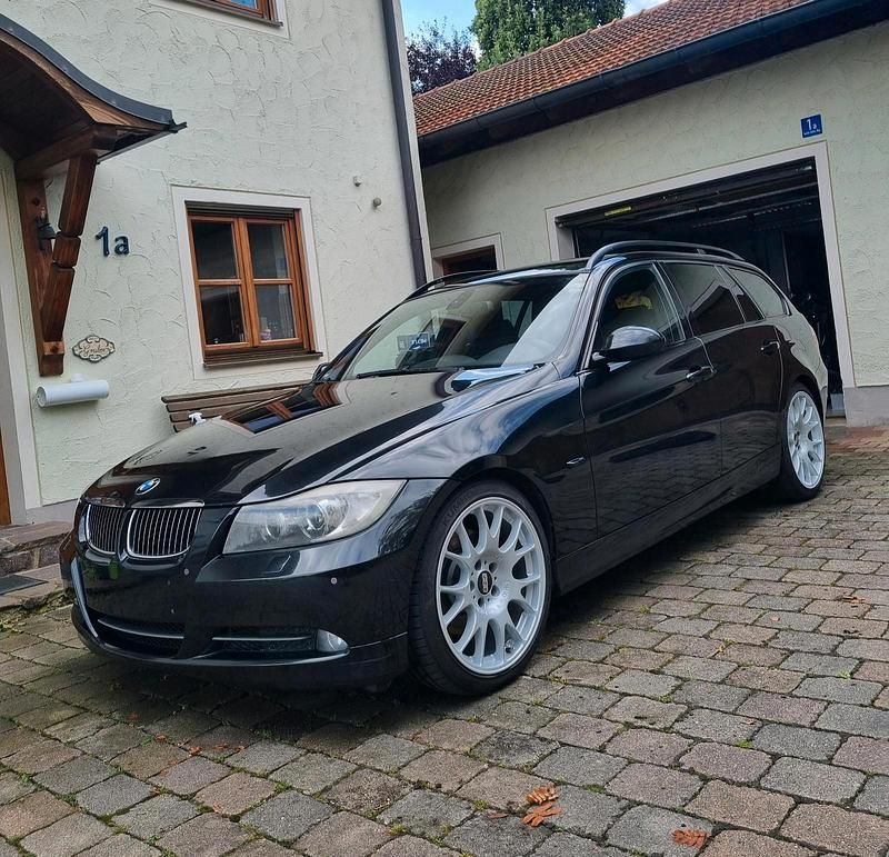 Schwarz Gebraucht 2007 BMW 330 Shadowline Kombi | 6.999 € (Fairer Preis) - Bild 1/4