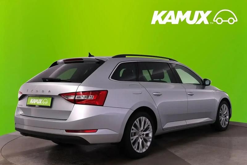 Gebraucht Skoda Superb 200 PS (147 kW) 2021 Silber / grau Kombi