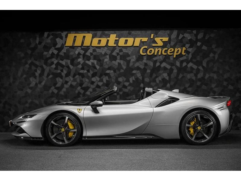 Gebraucht Ferrari SF90 999 PS (734 kW) 2024 Silber Cabrio