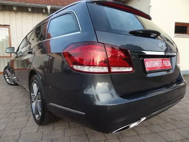 Gebraucht Mercedes E220 Avantgarde 170 PS (125 kW) 2013 Grau Limousine