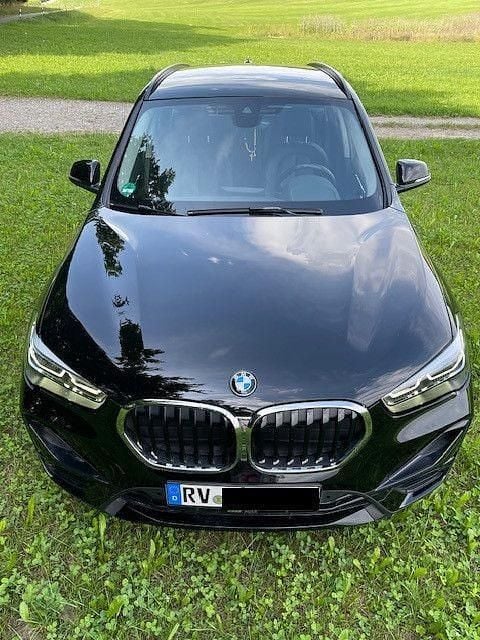 Schwarz Gebraucht 2021 BMW X1 Sport Line SUV | 25.200 € (Guter Preis) - Bild 1/4