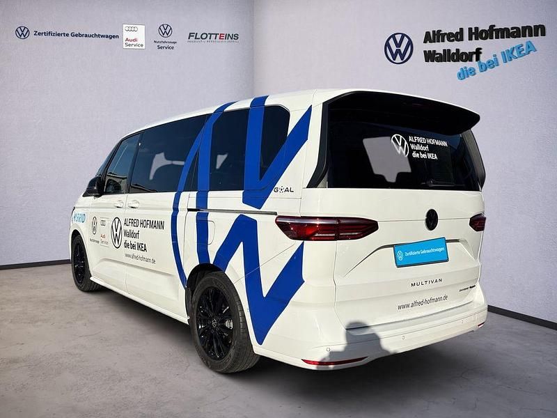 Gebraucht VW Multivan 177 PS (130 kW) 2025 Candyweiß Van