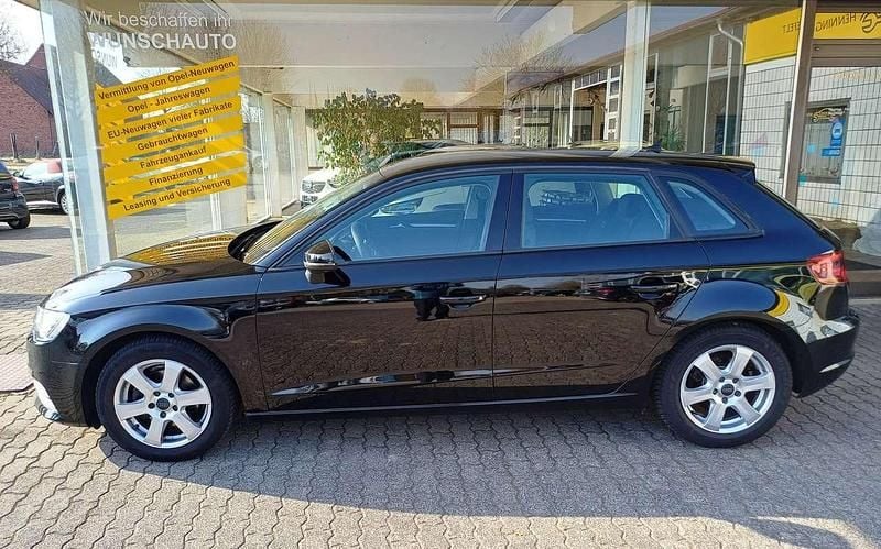 Gebraucht Audi A3 Attraction 105 PS (77 kW) 2013 Brillantschwarz Kombi