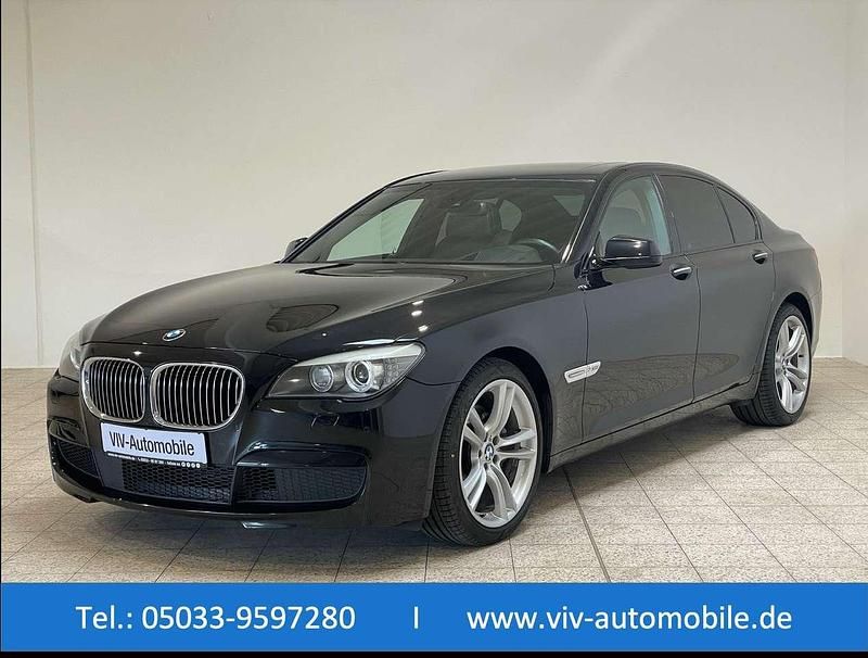 Black sapphire metallic Gebraucht 2012 BMW 740 M Sport Limousine | 18.990 € (Fairer Preis) - Bild 1/4