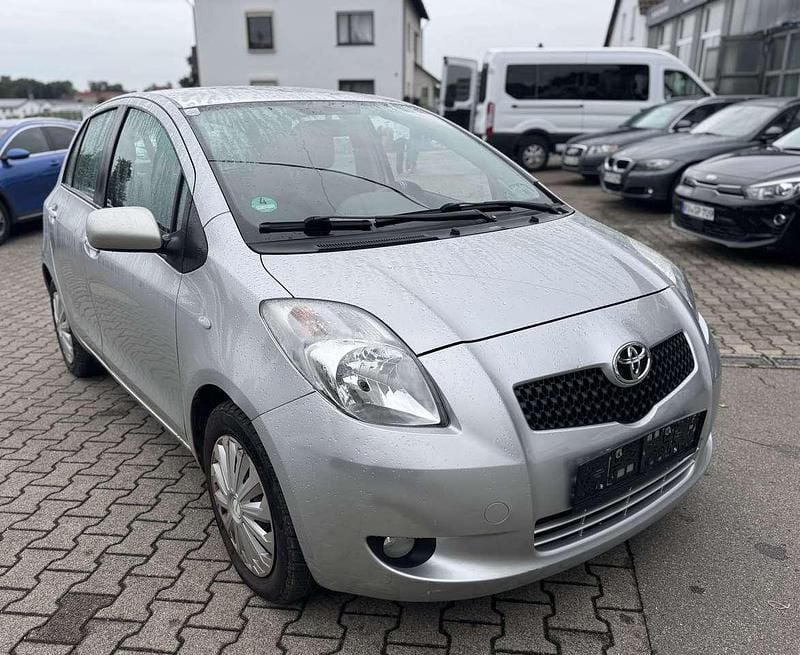 Silber Gebraucht 2006 Toyota Yaris Executive Limousine | 2.650 € (Superpreis) - Bild 1/4