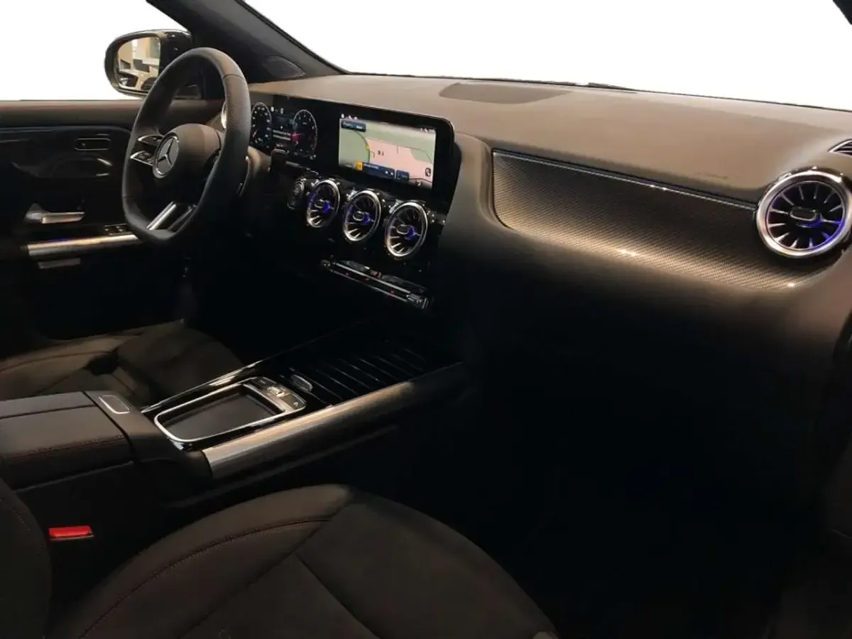 Gebraucht Mercedes GLA180 AMG 136 PS (100 kW) 2025 Metalliclack mountaingrau SUV