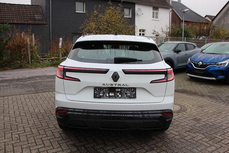 Gebraucht Renault Austral Equilibre 140 PS (102 kW) 2023 Weiß SUV