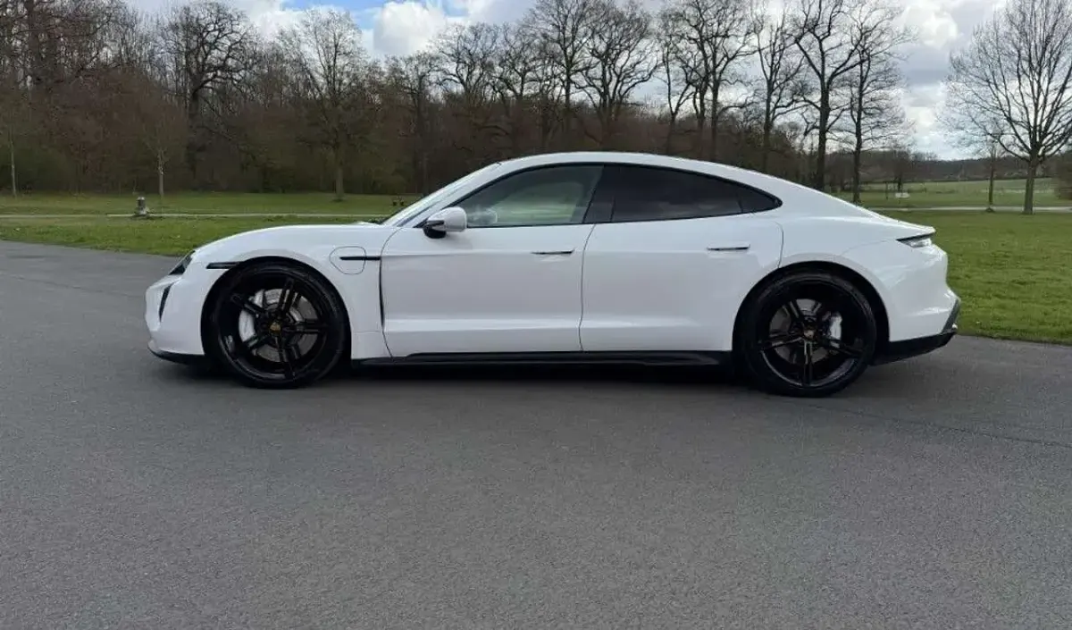 Gebraucht Porsche Taycan GTS Chrono 439 kW (598 PS) 2023 Weiß Limousine