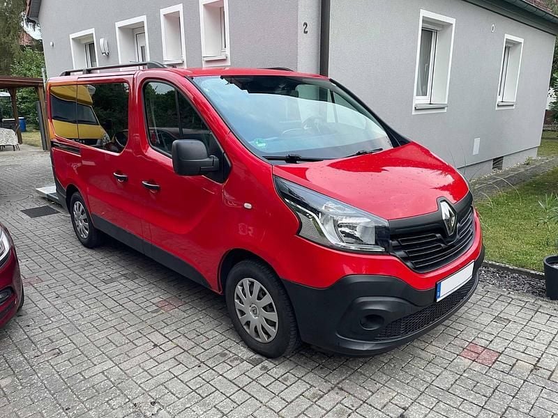 Rot Gebraucht 2016 Renault Trafic Van | 18.390 € - Bild 1/4