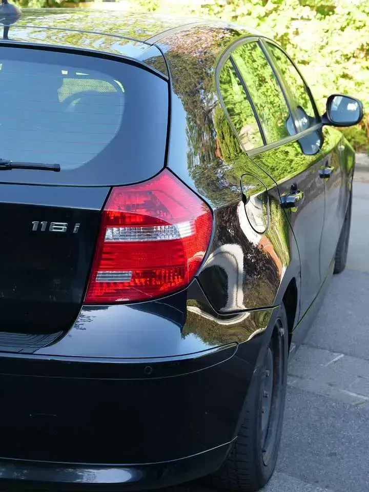 Usata BMW 116 122 CV (89 kW) 2009 Nero Utilitaria