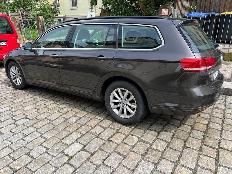Gebraucht VW Passat 150 PS (110 kW) 2015 Braun Kombi
