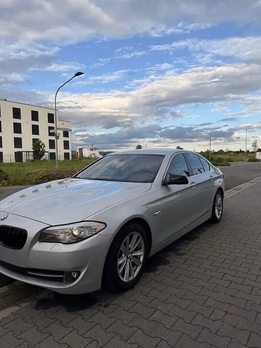 Gebraucht BMW 525 204 PS (150 kW) 2010 Silber Limousine