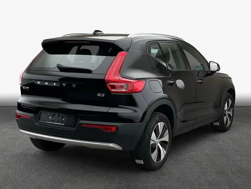 Używany Volvo XC40 Core 163 KM (119 kW) 2023 Czarny SUV