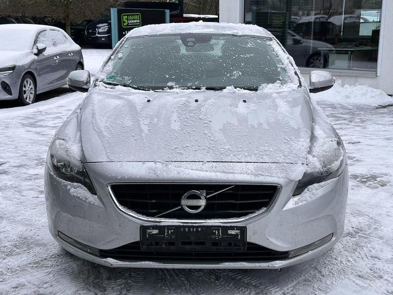 Gebraucht Volvo V40 Kinetic 114 PS (83 kW) 2013 Silber Limousine
