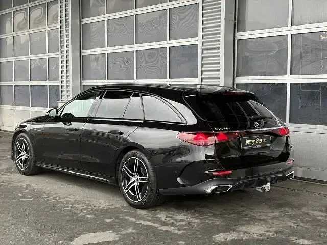 Gebraucht Mercedes E220 AMG line 197 PS (144 kW) 2025 Lack obsidianschwarz Kombi