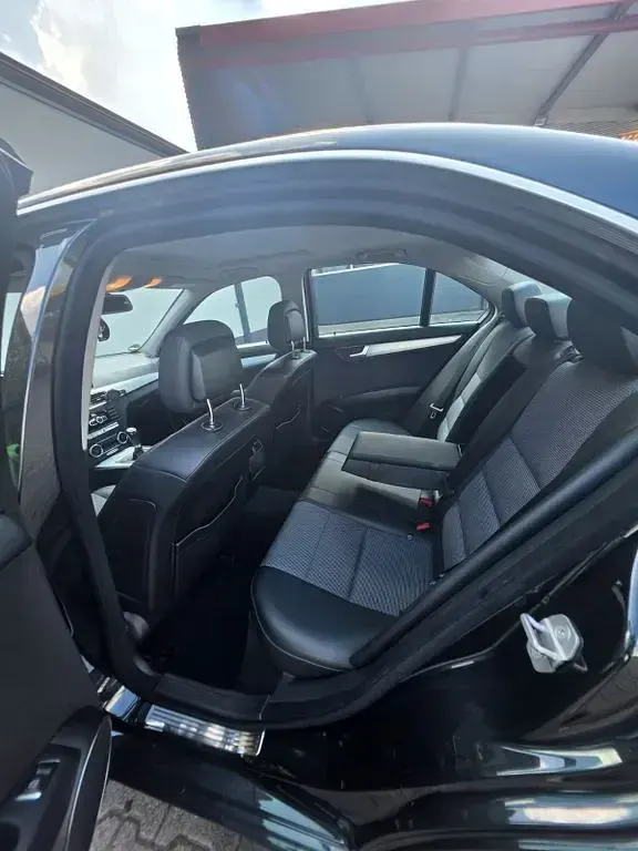 Gebraucht Mercedes 200 184 PS (135 kW) 2012 Schwarz Limousine