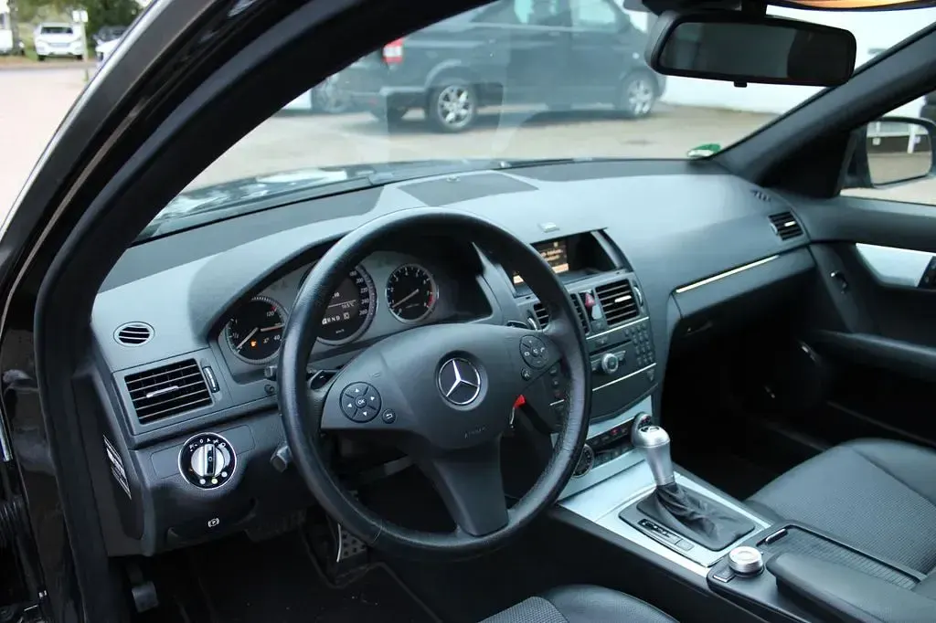 Gebraucht Mercedes C180 AMG line 156 PS (114 kW) 2008 Schwarz Limousine