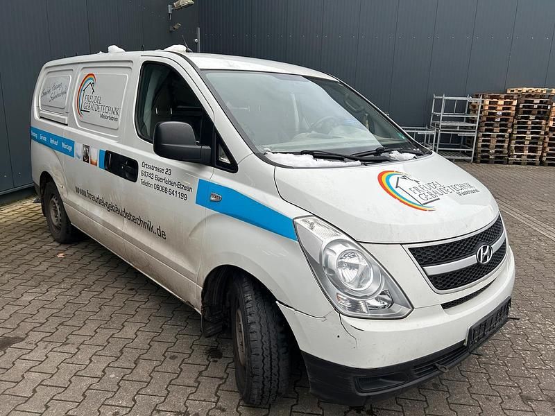 Gebraucht Hyundai H-1 175 PS (128 kW) 2011 Weiß Van / Kleinbus
