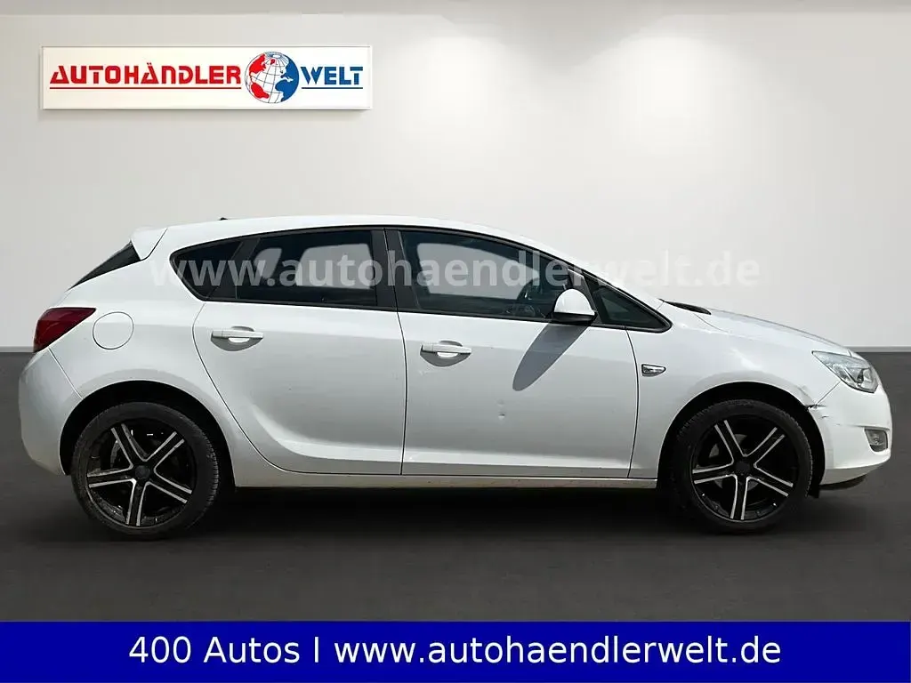 Gebraucht Opel Astra Edition 140 PS (102 kW) 2011 Weiß Limousine