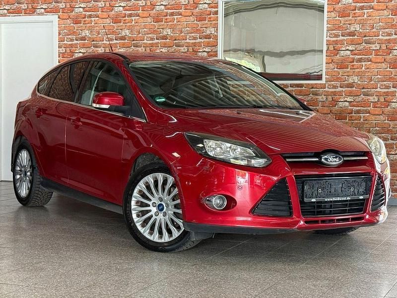 Gebraucht Ford Focus Titanium 163 PS (119 kW) 2011 Rot Limousine