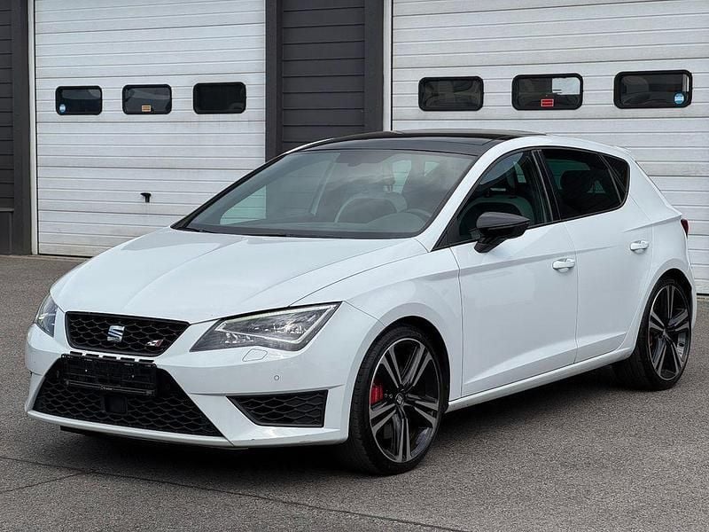 Weiß Gebraucht 2015 Cupra Leon Limousine | 12.900 € (Fairer Preis) - Bild 1/4