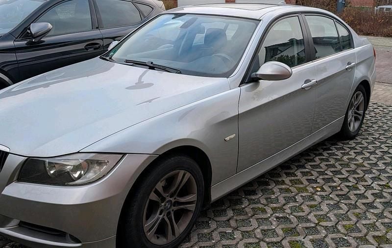 Gebraucht BMW 318 143 PS (105 kW) 2008 Grau Limousine