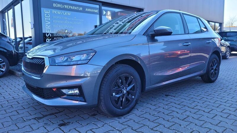 Grau Neu 2024 Skoda Fabia Selection Limousine | 18.990 € (Guter Preis) - Bild 1/4