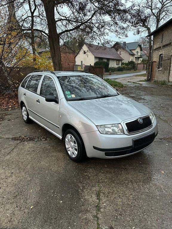 Silber Gebraucht 2002 Skoda Fabia Comfort Kombi | 2.499 € (Teuer) - Bild 1/4