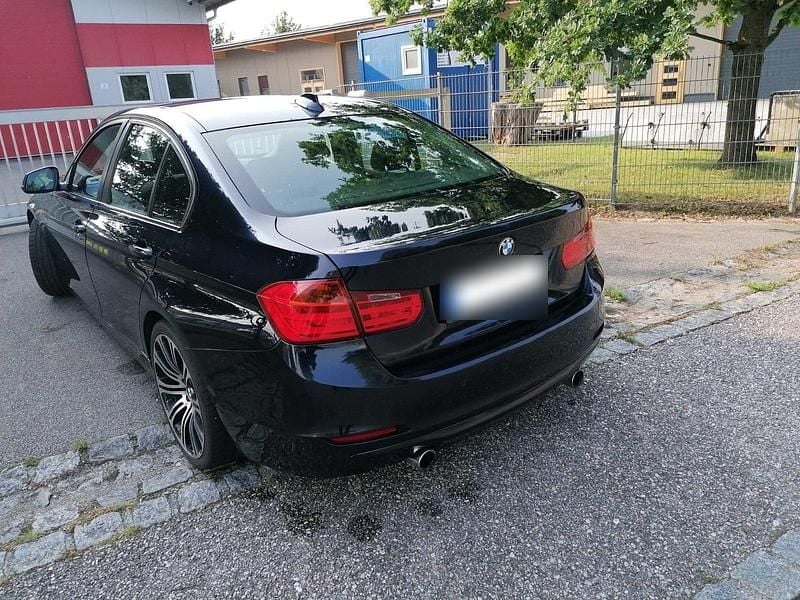 Gebraucht BMW 335 306 PS (225 kW) 2012 Blau Limousine