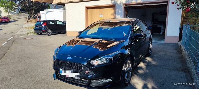 Schwarz Gebraucht 2018 Ford Focus ST Limousine | 17.100 € - Bild 1/4