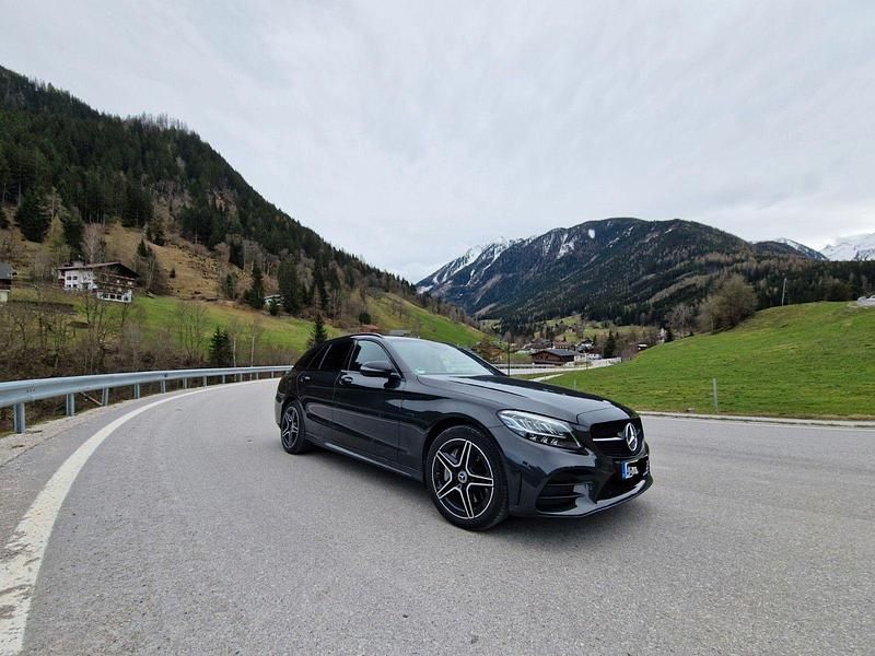 Grau Gebraucht 2020 Mercedes C300e AMG line Kombi | 26.200 € (Etwas zu teuer) - Bild 1/4