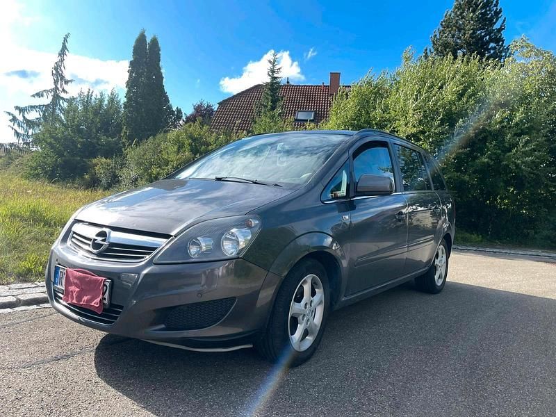 Grau Gebraucht 2022 Opel Zafira Van / Kleinbus | 4.550 € - Bild 1/4