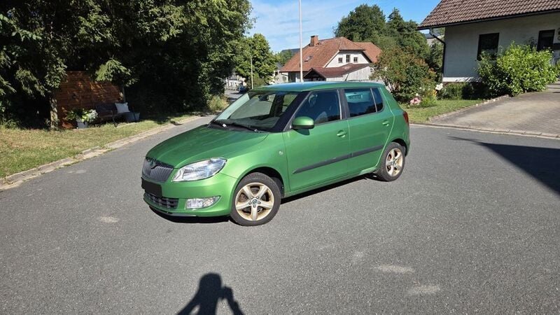 Grün Gebraucht 2012 Skoda Fabia Ambition Limousine | 3.500 € (Guter Preis) - Bild 1/4