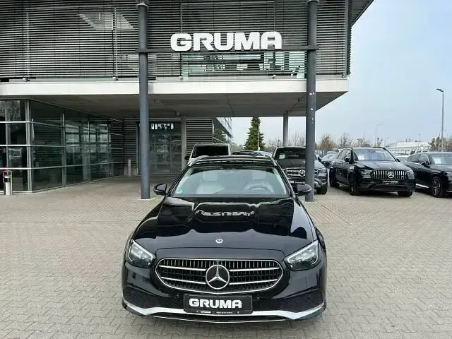 Gebraucht Mercedes E300 Avantgarde 306 PS (225 kW) 2022 Lack obsidianschwarz Kombi