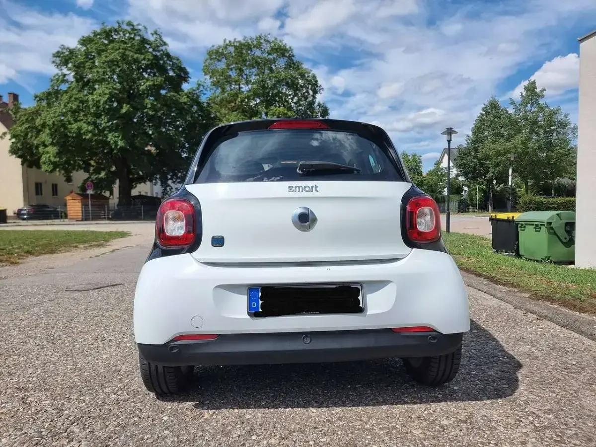 Gebraucht Smart ForFour Electric Drive Passion 60 kW (82 PS) 2018 Weiß Kleinwagen