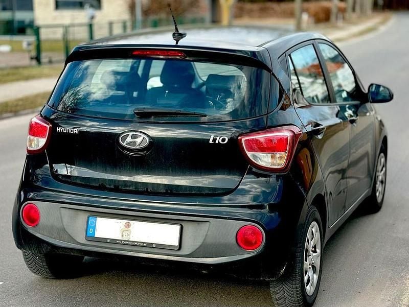 Gebraucht Hyundai i10 Trend 67 PS (49 kW) 2018 Schwarz Kleinwagen