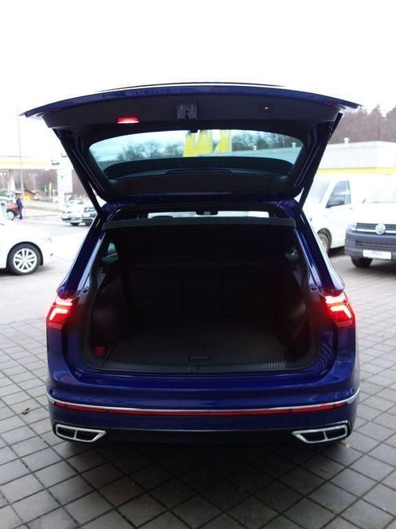 Gebraucht VW Tiguan R-line 150 PS (110 kW) 2023 Lapiz blue metallic SUV