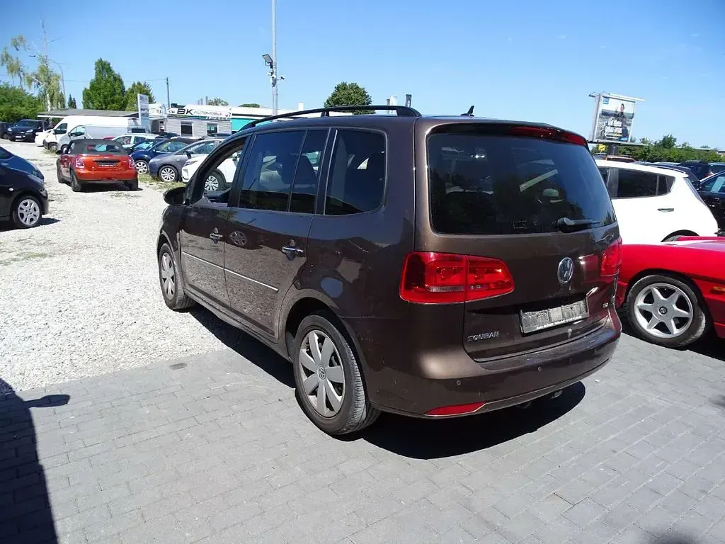Gebraucht VW Touran Comfortline 105 PS (77 kW) 2012 Braun Van / Kleinbus