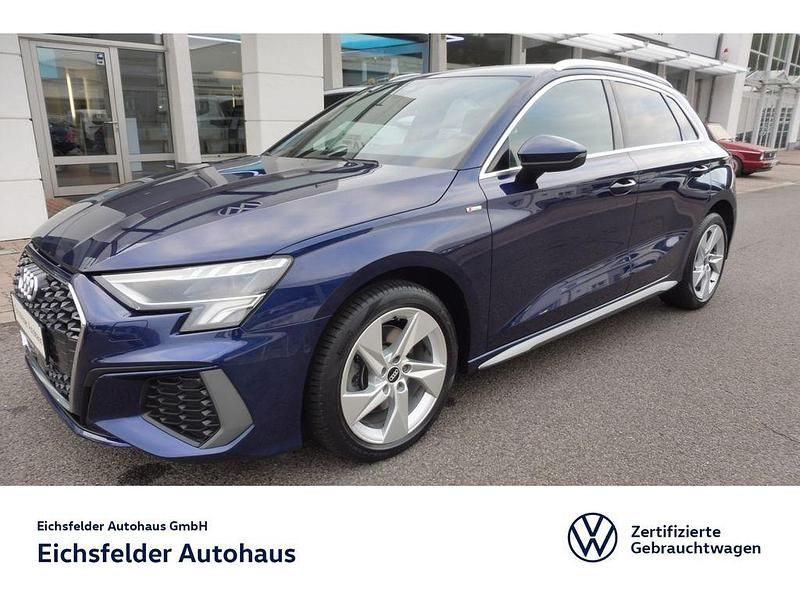 Blau Gebraucht 2021 Audi A3 Sportback S-Line Kleinwagen | 28.990 € (Etwas zu teuer) - Bild 1/4