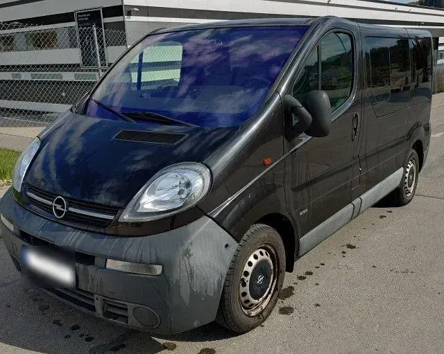 Second-hand Opel Vivaro 135 CP (99 kW) 2003 Negru Monovolum