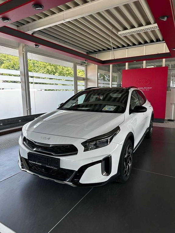 Weiß Neu 2025 Kia XCeed SUV | 38.290 € (Teuer) - Bild 1/4