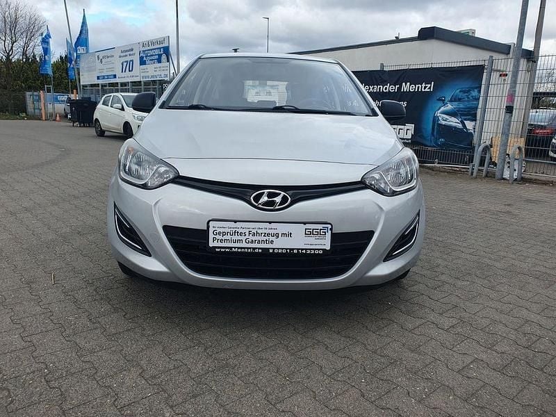 Gebraucht Hyundai i20 Edition 86 PS (63 kW) 2014 Silber Kleinwagen
