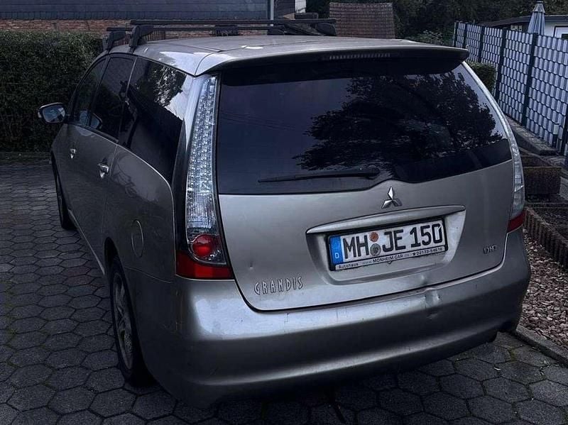 Gold Gebraucht 2007 Mitsubishi Grandis Invite Van / Kleinbus | 2.500 € (Fairer Preis) - Bild 1/4