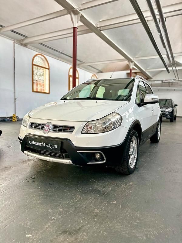 Weiß Gebraucht 2012 Fiat Sedici SUV | 4.990 € (Etwas zu teuer) - Bild 1/4