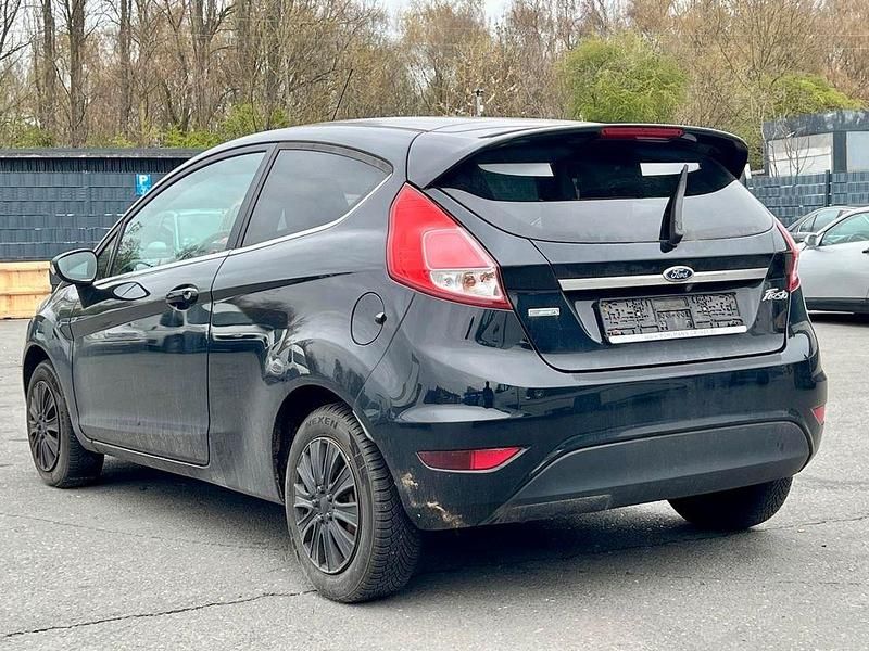 Gebraucht Ford Fiesta Titanium 101 PS (74 kW) 2015 Schwarz Limousine