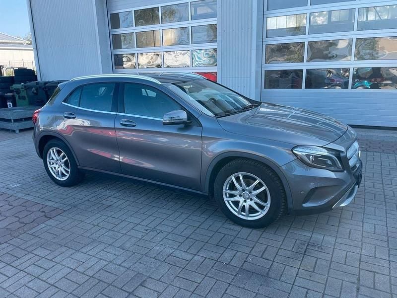 Usata Mercedes GLA200 156 CV (114 kW) 2016 Grigio SUV