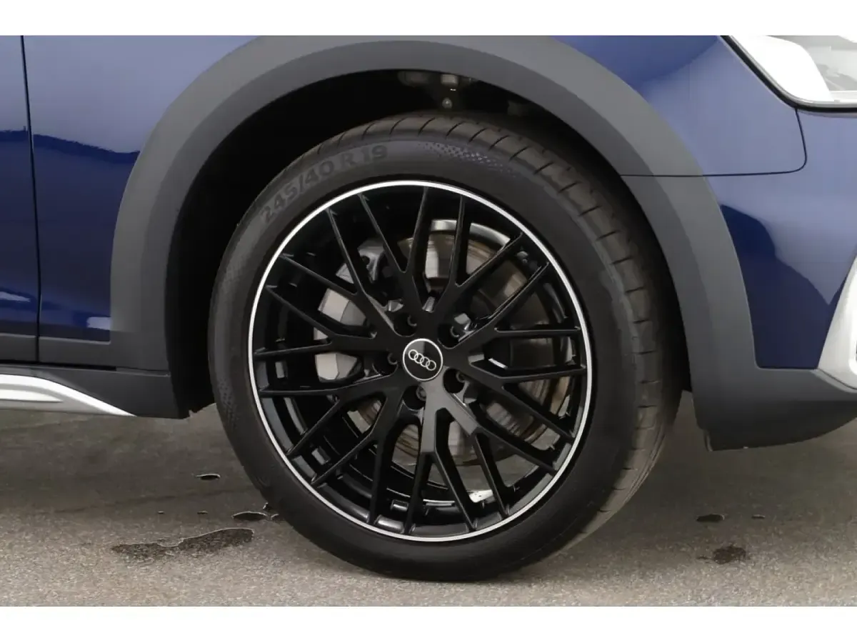 Gebraucht Audi A4 Allroad Ambiente 265 PS (194 kW) 2023 Navarrablau metallic Kombi