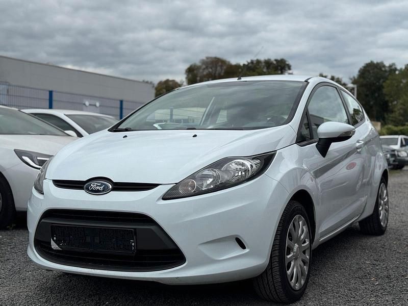 Gebraucht Ford Fiesta Trend 60 PS (44 kW) 2009 Weiß Kleinwagen