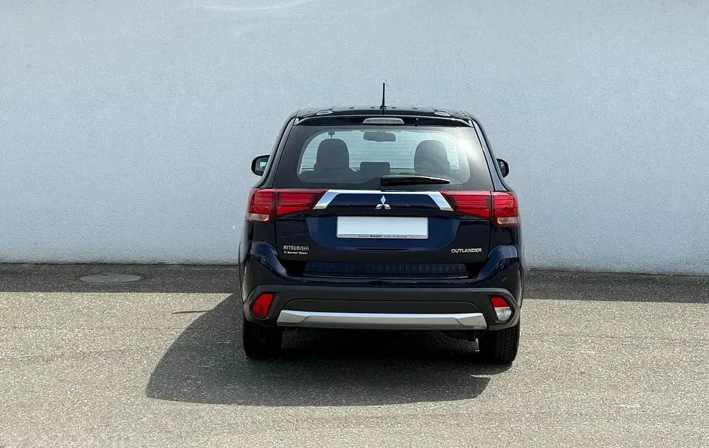 Gebraucht Mitsubishi Outlander Intense 150 PS (110 kW) 2016 Blau SUV
